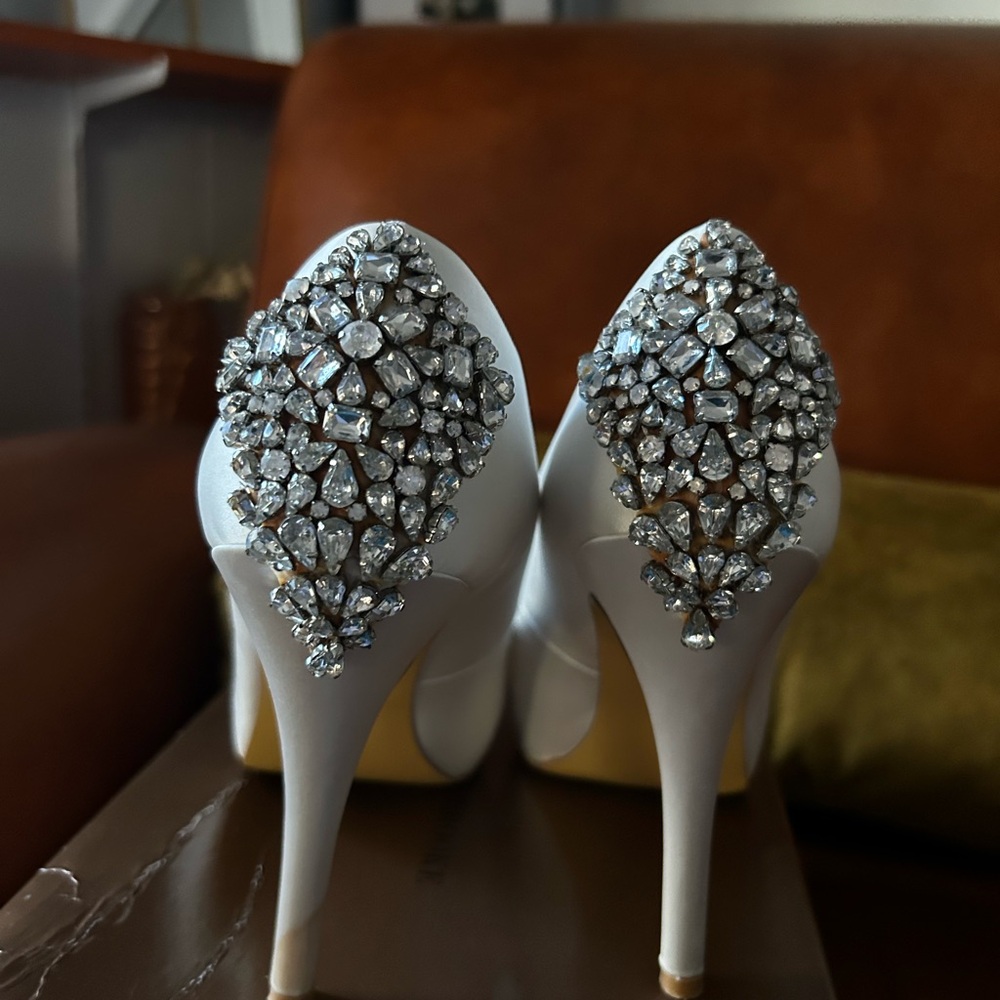 Elegant White Stiletto Heels with Crystal Embellishments